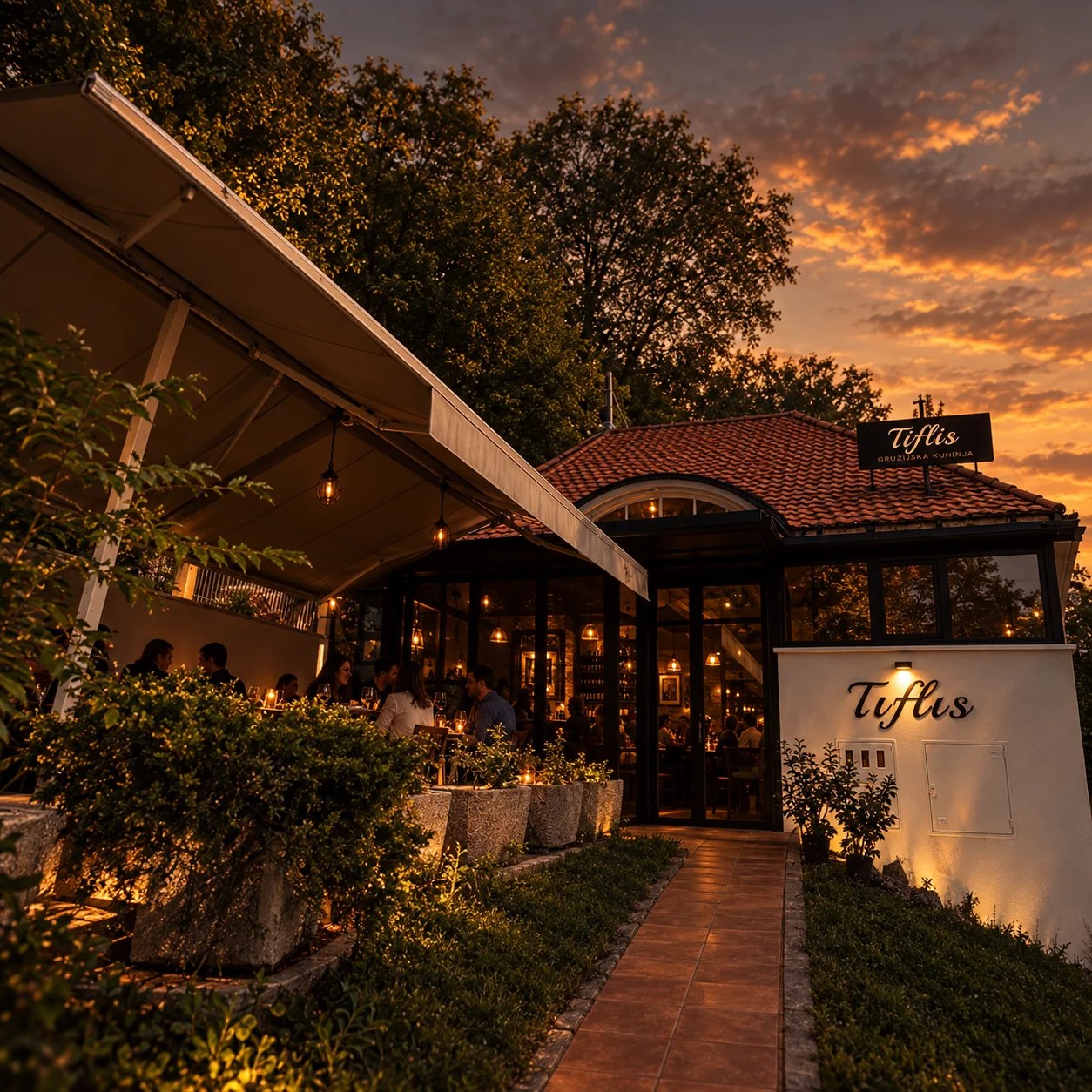 Tiflis restaurant atmosphere · 03