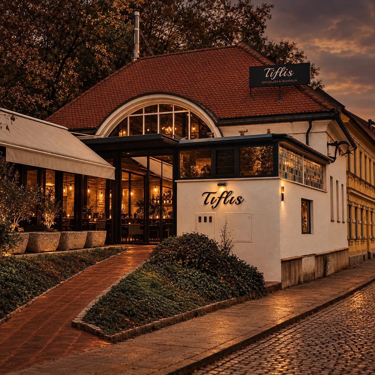 Tiflis restaurant atmosphere · 07